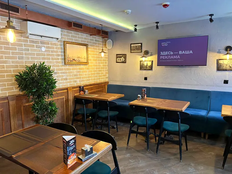 Ресторан First House Burger Оранжерейная — экран B2B TV