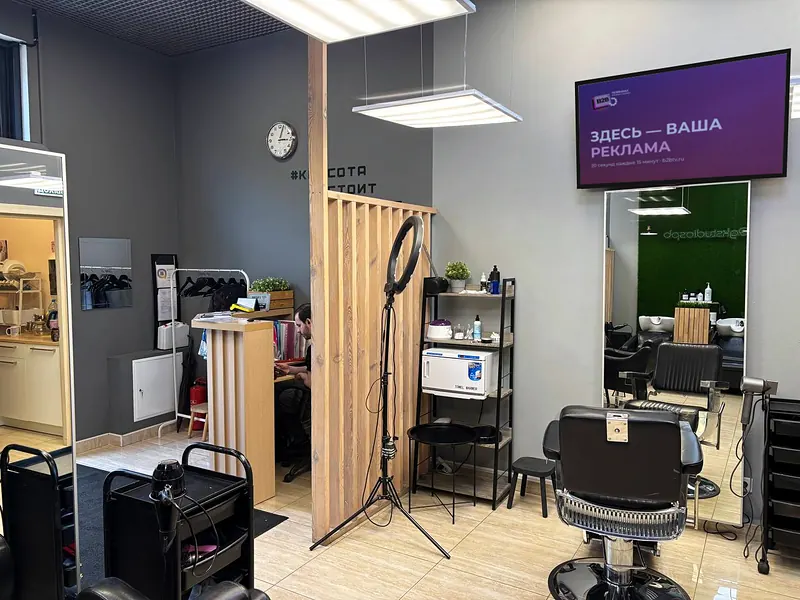 Салон красоты GK Studio — экран B2B TV