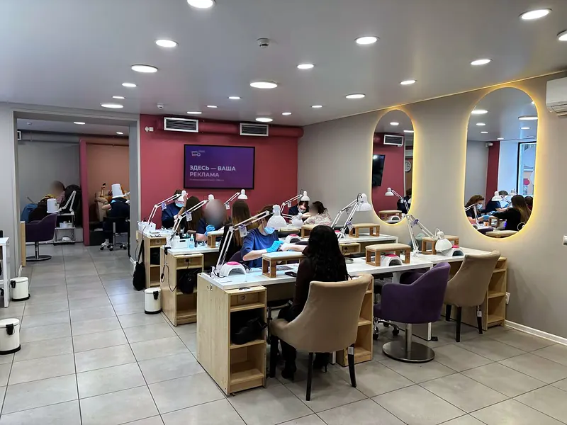 Салон красоты Кисточки Восстания — экран B2B TV