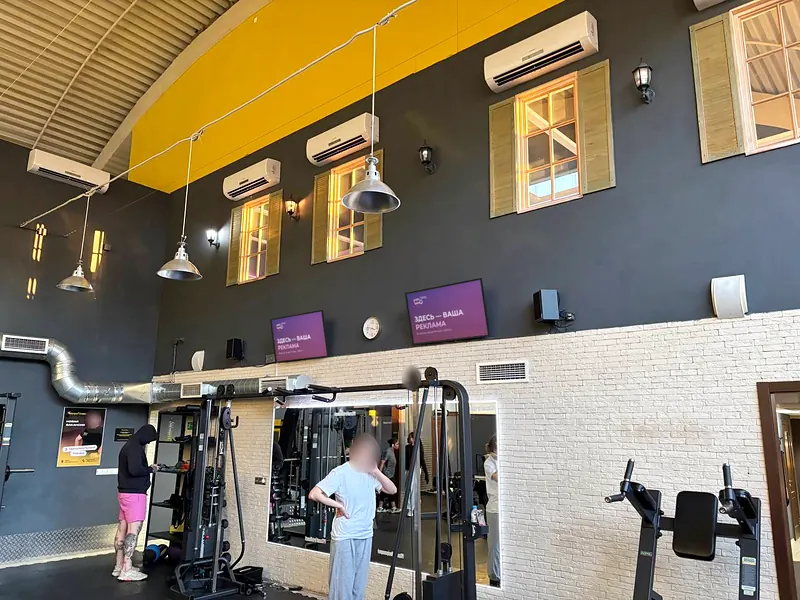 Фитнес-клуб Метроfitness Луначарского — экран B2B TV