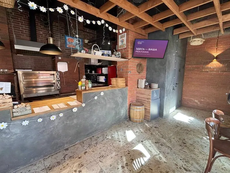Ресторан Nove Pizza — экран B2B TV