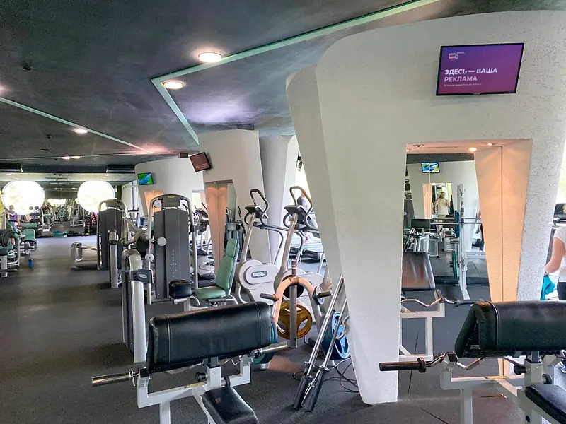 Фитнес-клуб Sfitness — экран B2B TV